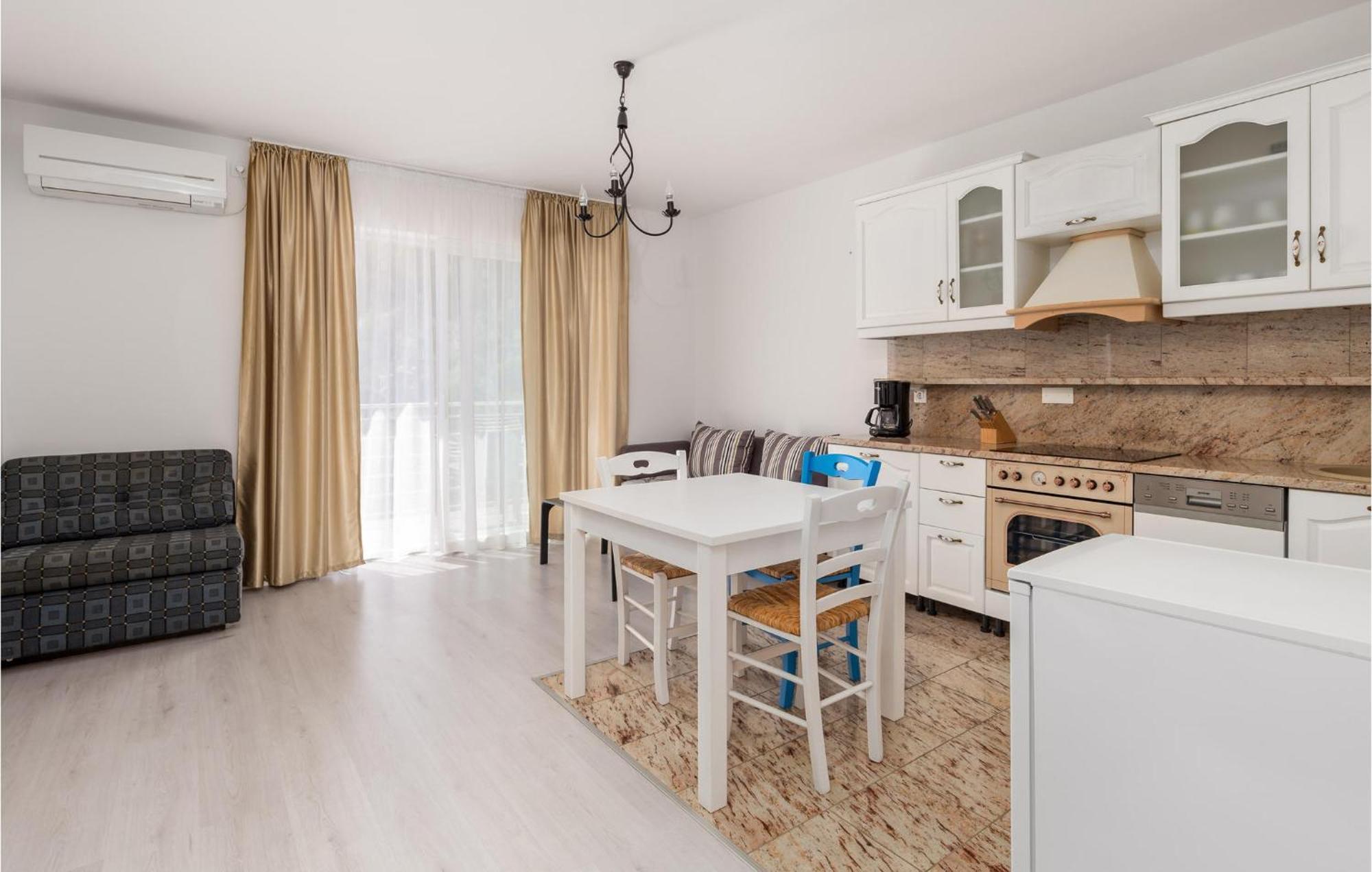 1 Bedroom Gorgeous Apartment In Mošćenička Draga Exterior foto